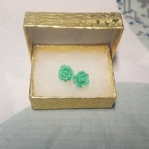 Turquoise flower stud earrings